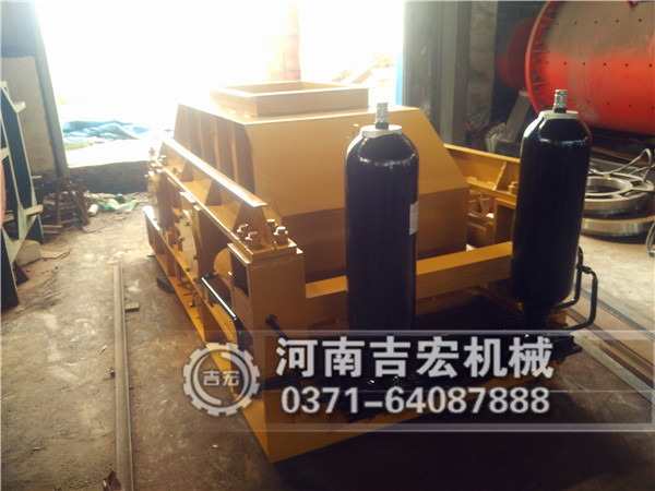 河卵石粉碎成建筑砂子的機(jī)器多少錢一臺！