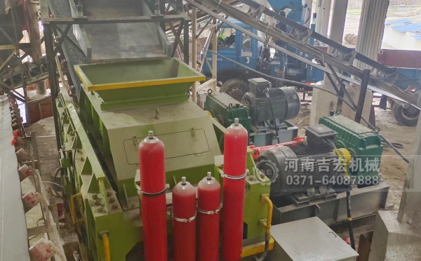 破碎輝綠巖總走彎路？對輥機用實力告訴你：選對設備多重要！